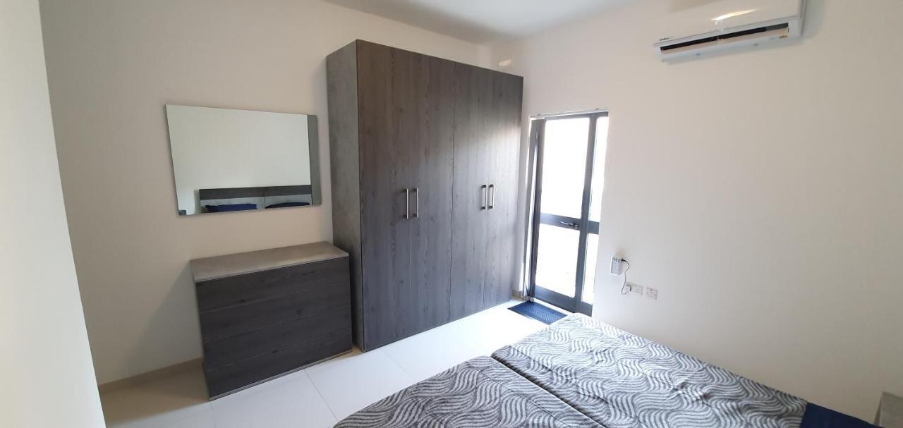 Sb3 - Stylish Penthouse - Superb Location Msida Apartment Bagian luar foto