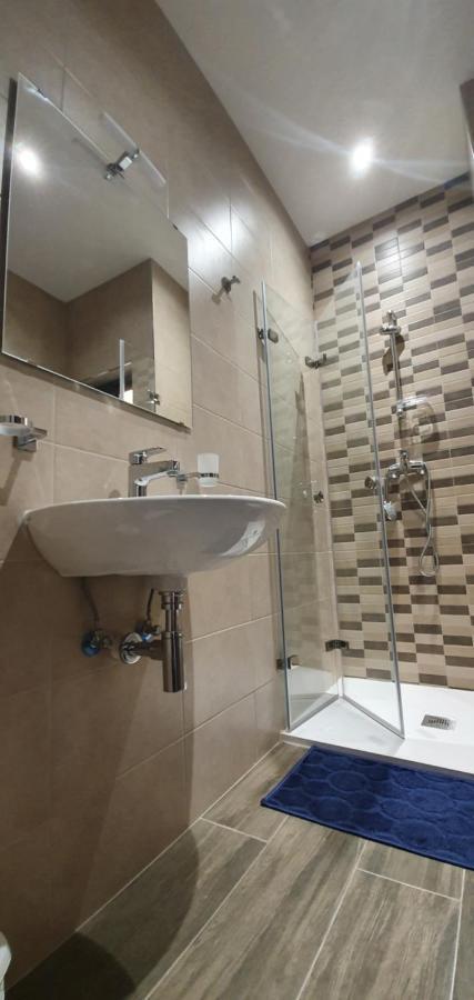 Sb3 - Stylish Penthouse - Superb Location Msida Apartment Bagian luar foto