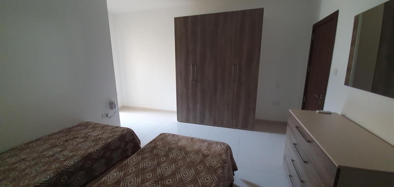 Sb3 - Stylish Penthouse - Superb Location Msida Apartment Bagian luar foto